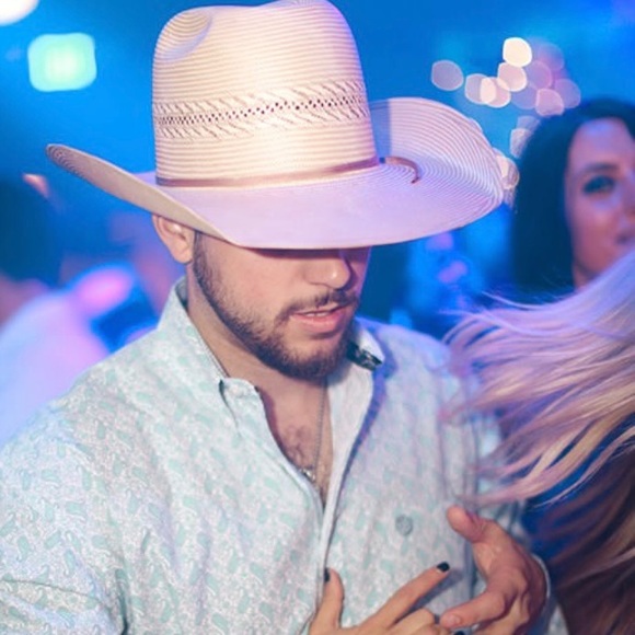 Meet your Posher, Travis - Picture 1 of 1